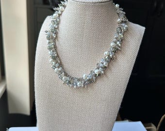 Gargantilla en blanco nupcial