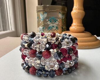 Brazalete de cuentas en azul marino y rosa