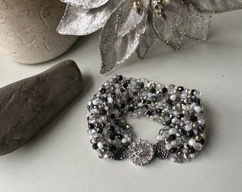¡Pulsera tipo brazalete monocromática de cuentas de semillas cosida a mano!