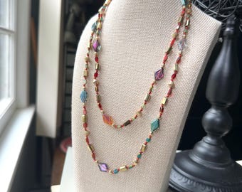 ¡Pop! Collar de cuentas anudadas a mano de colores.