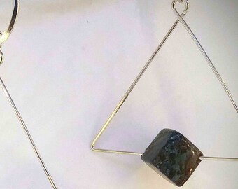 Stunning 925 sterling silver wire earrings adorned with natural stone .