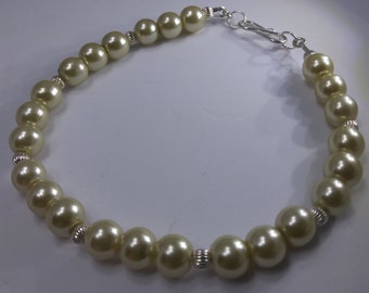 Chic and shiny pearls bracelet color white cream and silver