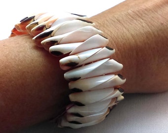 Very attractive seashells bracelet .