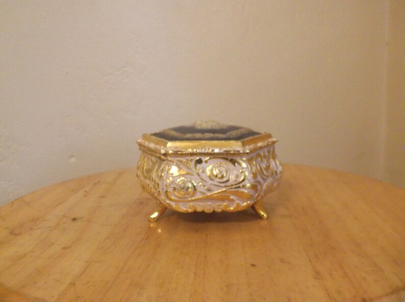 Sanyo music box made in japan vintage metal with rose symbol Etsy
