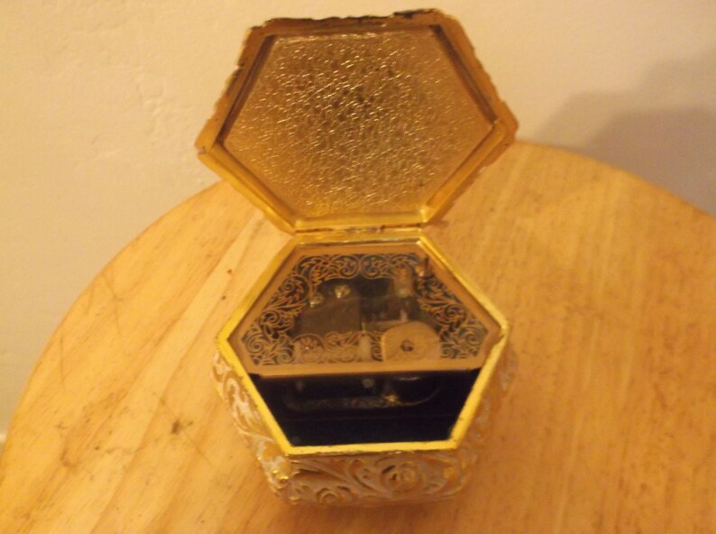 Sanyo music box made in japan vintage metal with rose symbol Etsy