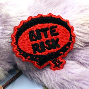 Schwarz und Roter Bite Risiko Patch (60 mm)