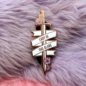 Lady of The Blade zwaard emaille pin (A-klasse, hard, roségoud)