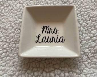 Mrs. Ring Dish, Engagement Ring Dish, Personalized Ring Dish, Bridal shower Ring Dish, Gold Ring Dish, Custom Jewelry Dish, Gifts for Her,