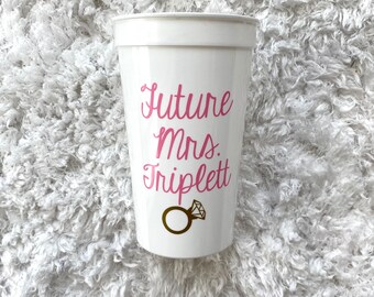 ¡Futura copa Mrs. Bride22oz Stadium Cup! ¡Con o sin apellido!