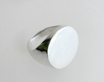 Oval Siegelring aus Sterlingsilber, Mondring, handgefertigter Ring, Unisex Ring, Rustikaler Polierter Ring