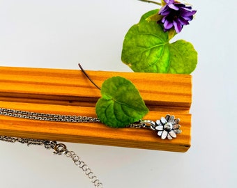 Daisy necklace, handmade sterling silver necklace with a little daisy flower, delicate and elegant necklace, flower necklace.