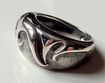 Sterling silver ring with polished sea waves high relief in contrast with satin oxidized ring base
