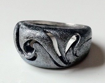 Ring in sterling silver with sea waves cut out, scratched finish, oxidized ring, sea waves