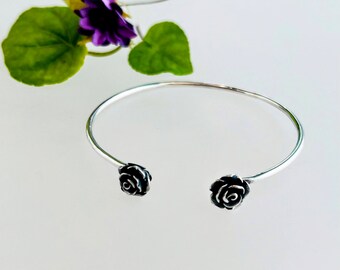 Handmade sterling silver (925) open bracelet adorned with two beautiful roses,  "La vie en Rose" open bracelet, open cuff.