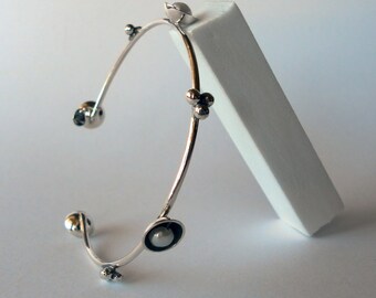 Handmade sterling silver bracelet, pearl bracelet, women's bracelet, balls and pearls bracelet, pearl cuff, elegant bracelet with pearls.