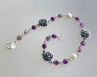 Bracelet in sterling silver  with little roses and adorned with pearls and amethyst stones, handmade bracelet, oxidized roses bracelet.