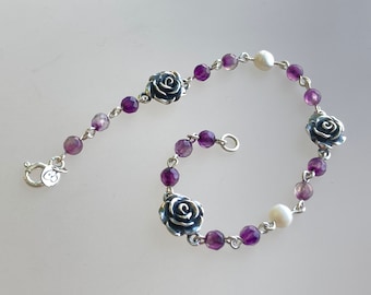 Bracelet in sterling silver  with little roses and adorned with pearls and purple agate stones, handmade bracelet, oxidized roses bracelet.