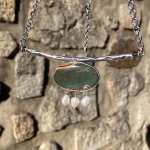 Necklace in sterling silver 925 with a green and brown Jasper stone pendant and three pearls, Chain necklace with polished/oxidized finish.