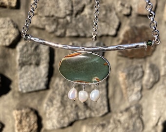Necklace in sterling silver 925 with a green and brown Jasper stone pendant and three pearls, Chain necklace with polished/oxidized finish.