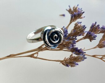 Sterling silver ring "La vie en Rose", Handmade ring, Flower ring, Bohemian ring, Artistic ring, Solitaire ring, Oxidized
