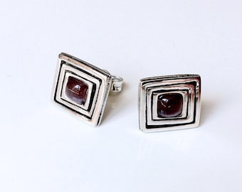 Square earrings in sterling silver with a small cat-eye stone lavender.
