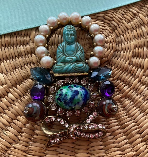 清康熙緑地粉彩龍鳳紋抱月扁瓶 陶磁器 現代工芸品 美術品 置物 Vintage buddha brooch pin - Gem