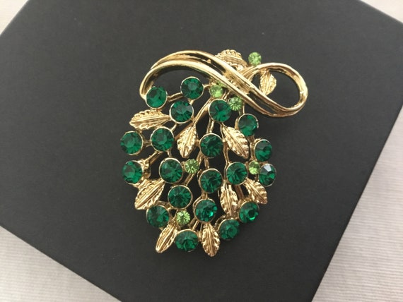 Vintage Green Rhinestone Brooch Gold tone Pin - image 2