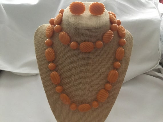Vintage Orange Acrylic Necklace with clip on earr… - image 1