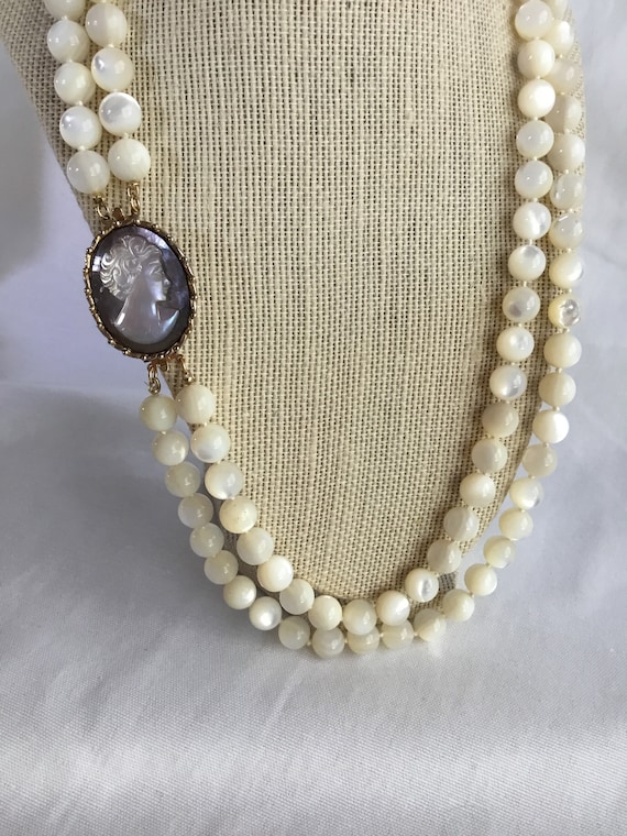 GLASS BEAD RING W/MOP STAR & PEARLS OFF WHITE GLASS BEAD RING W/MOP STAR & PEARLS OFF WHITE