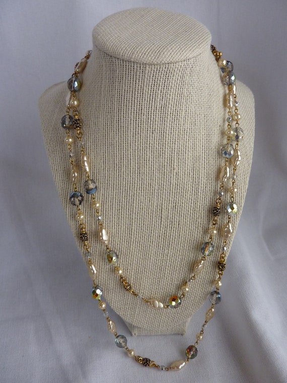 Vintage Faux Pearls & Crystal  Necklace Gold tone - image 2