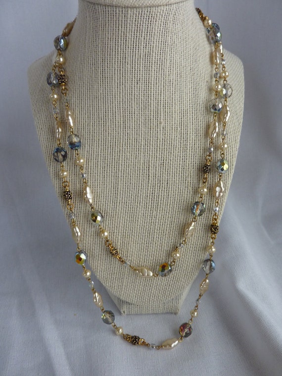 Vintage Faux Pearls & Crystal  Necklace Gold tone - image 8