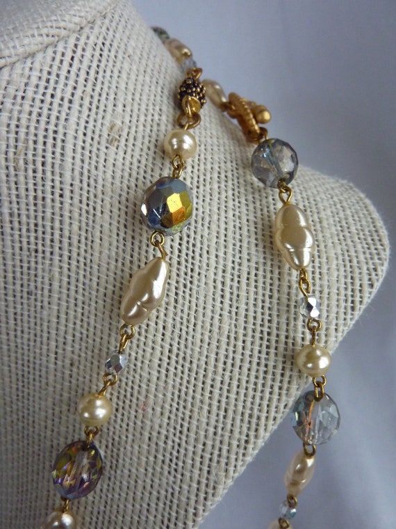 Vintage Faux Pearls & Crystal  Necklace Gold tone - image 6
