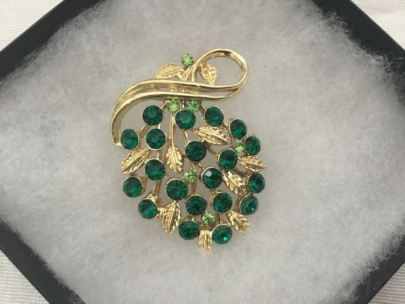 Vintage Green Rhinestone Brooch Gold tone Pin - image 10