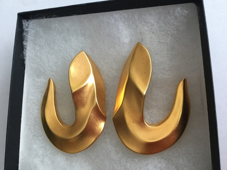 Vintage Retro Modernist Signed Lee Wolfe Clip On Earrings Gold Tone