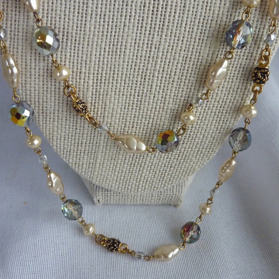 Vintage Faux Pearls & Crystal  Necklace Gold tone - image 1