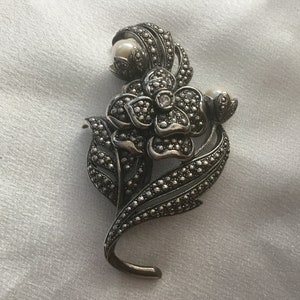 Vintage KJL Kenneth J Lane for Avon Faux Marcasite Pearl Brooch Pin Flower