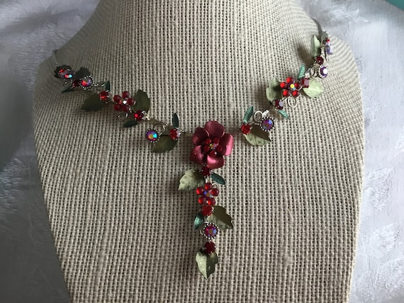 Beautiful Red Flower green Leaf Necklace with Rhi… - image 1