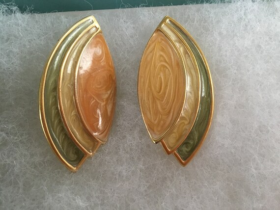 Vintage Monet Pastel Enamel Post Earrings peach c… - image 9