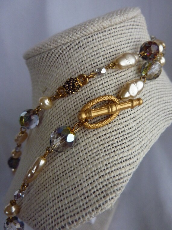 Vintage Faux Pearls & Crystal  Necklace Gold tone - image 5