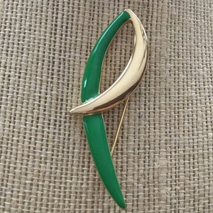 Vintage MONET Green Enamel Gold tone Brooch Pin