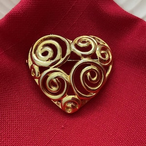 Vintage Large Gold tone Swirl Filigree Heart Brooch