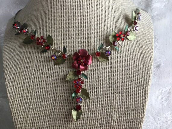 Beautiful Red Flower green Leaf Necklace with Rhi… - image 2