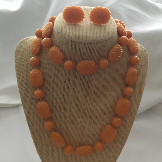 Vintage Orange Acrylic Necklace with clip on earr… - image 4