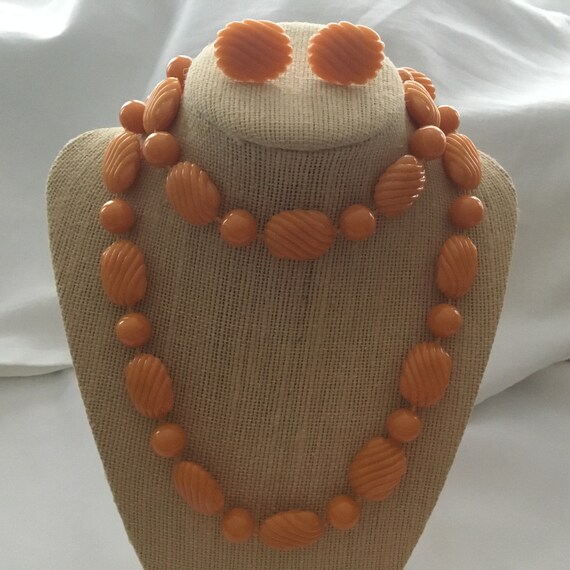 Vintage Orange Acrylic Necklace with clip on earr… - image 3