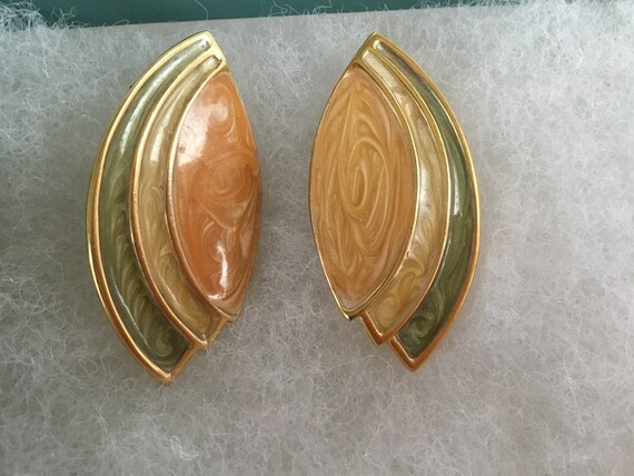 Vintage Monet Pastel Enamel Post Earrings peach c… - image 10