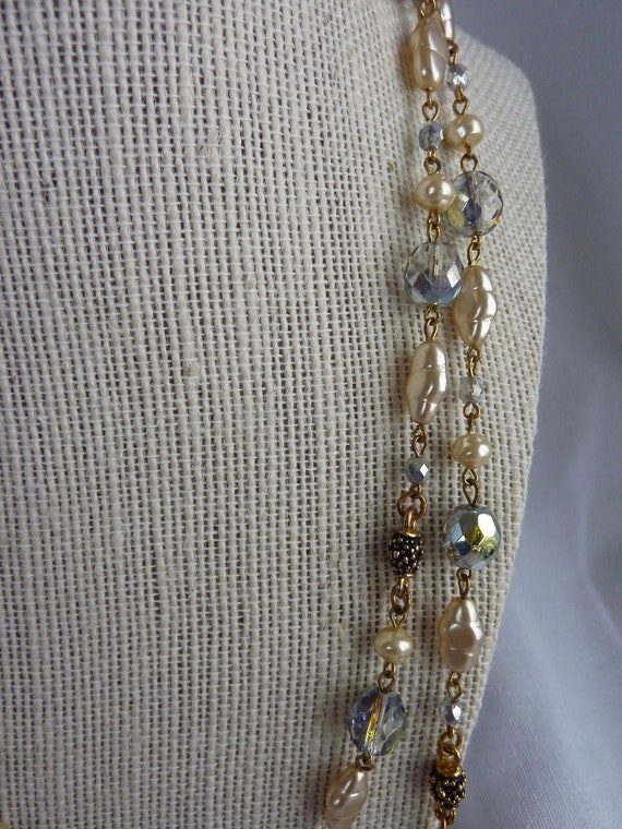 Vintage Faux Pearls & Crystal  Necklace Gold tone - image 4