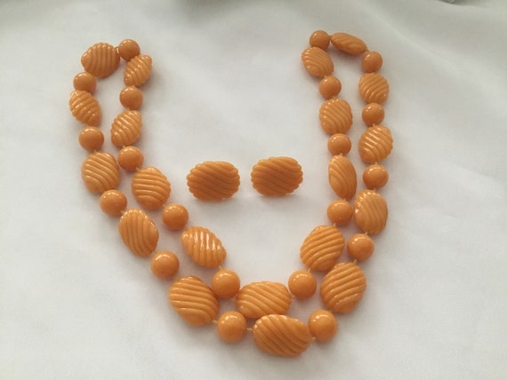 Vintage Orange Acrylic Necklace with clip on earr… - image 6