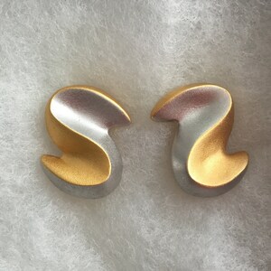Vintage Retro Modernist Signed Lee Wolfe 1992 Mirror Gold tone Clip On Earrings