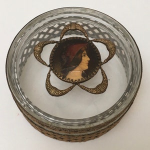 ART NOUVEAU BOX - Early 19th century glass powder box with decorative lattice work and enameled portrait
