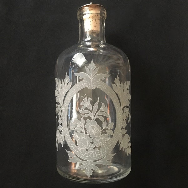 VICTORIAN ETCHED BOTTLE - French early 20th century glass vanity bottle with etched decor of flowers circa 1900